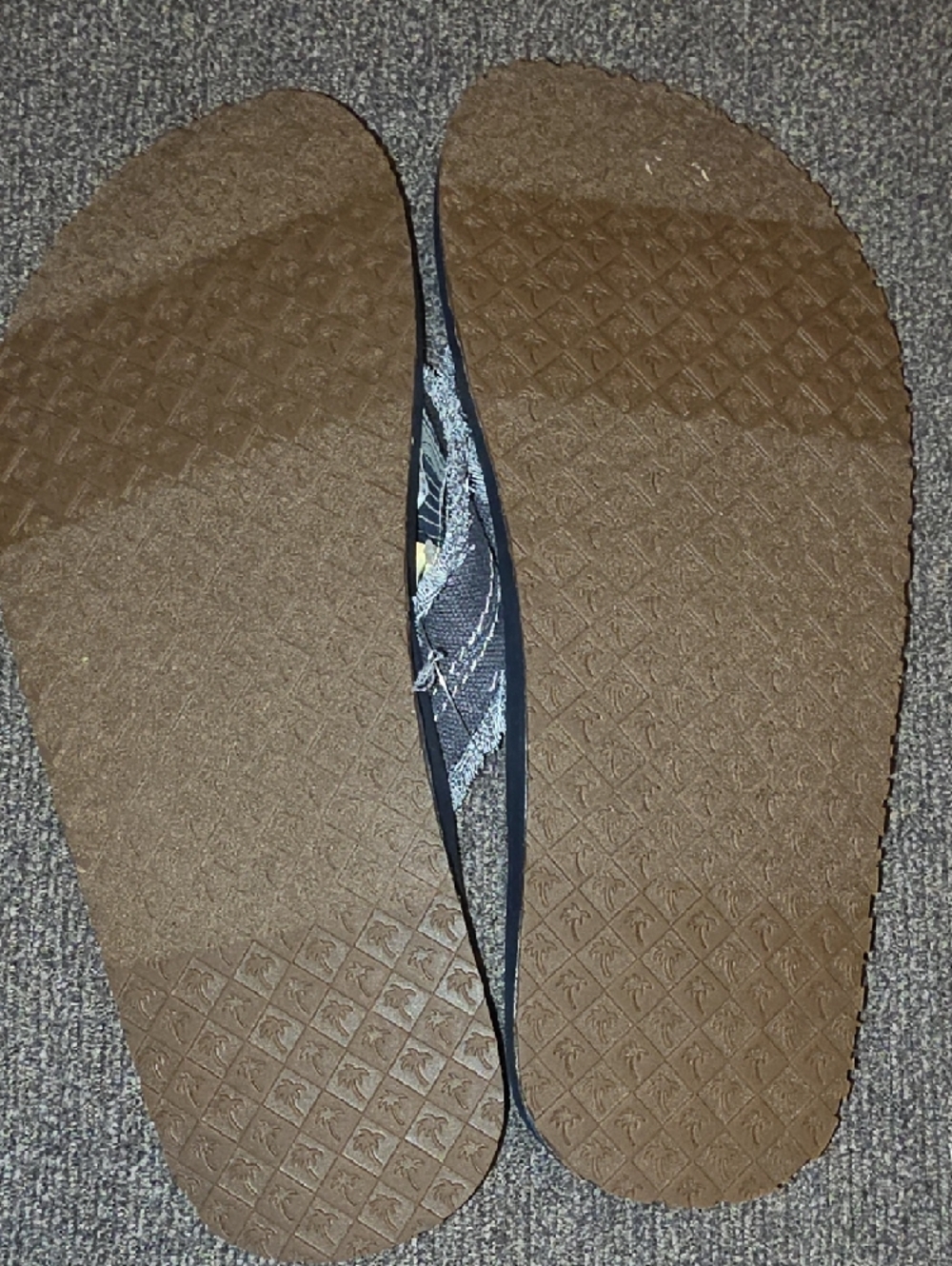 Margaritaville Navy and Light Gray Men’s Flip Flops - Picture 6 of 6